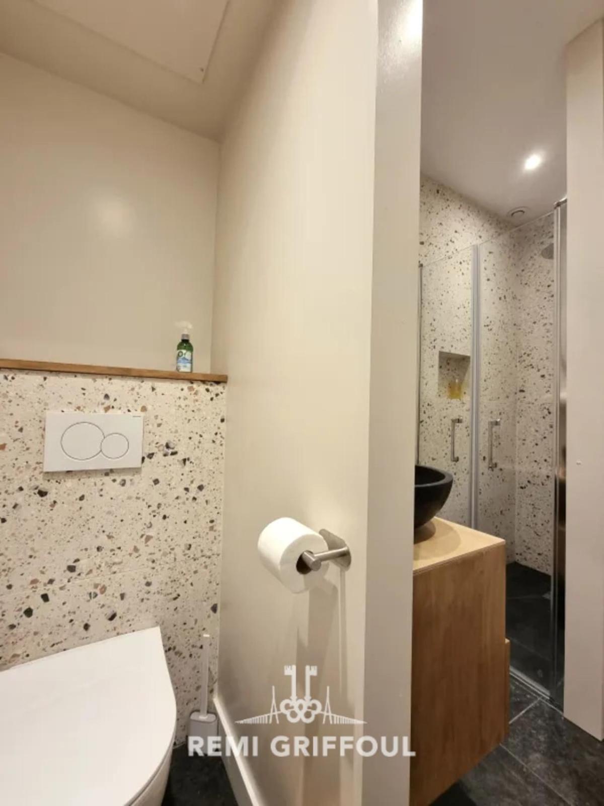 La De Champlain Terrace Center 2 Guests Apartment