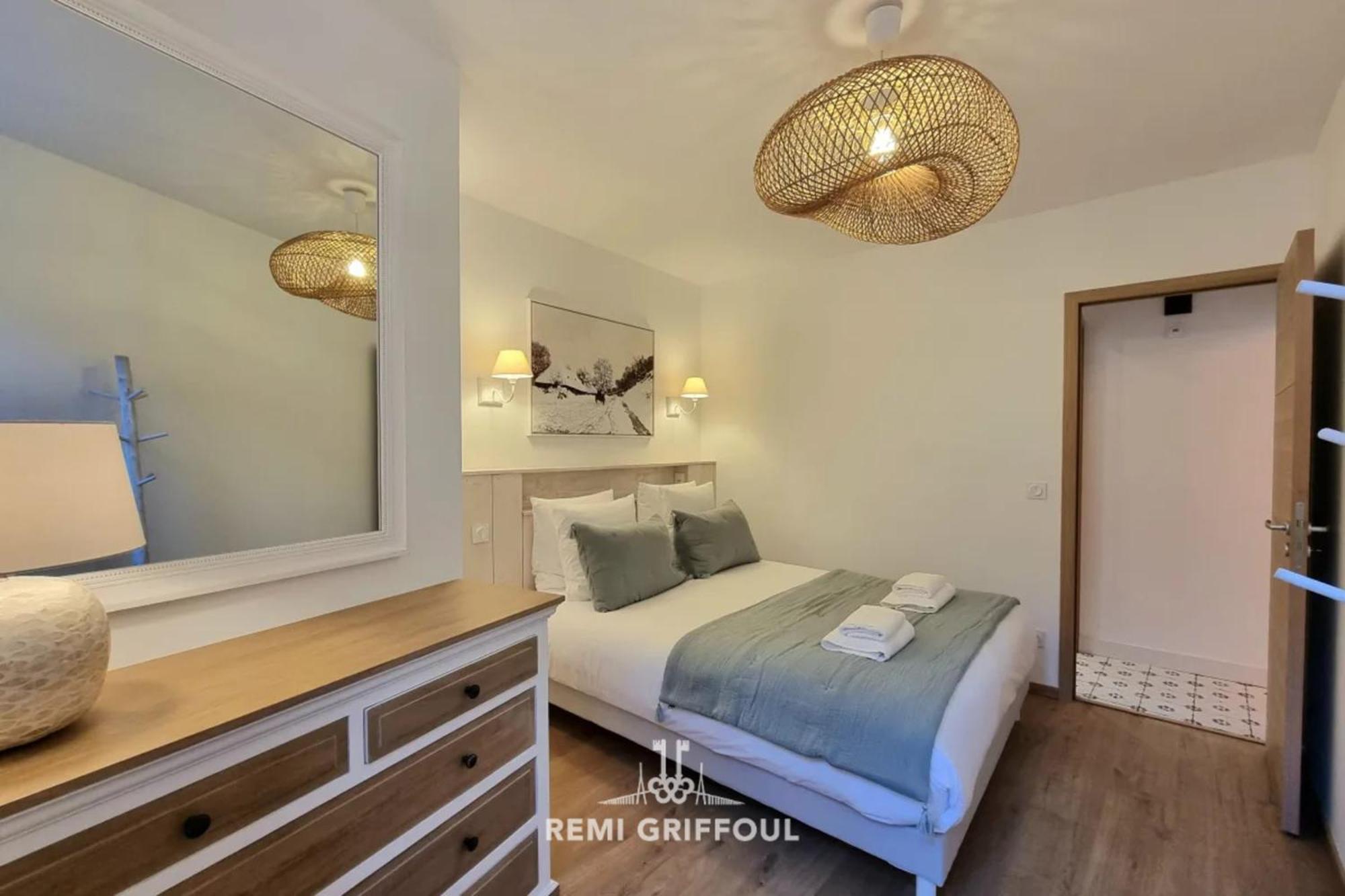 Apartment La De Champlain Terrace Center 2 Guests *
