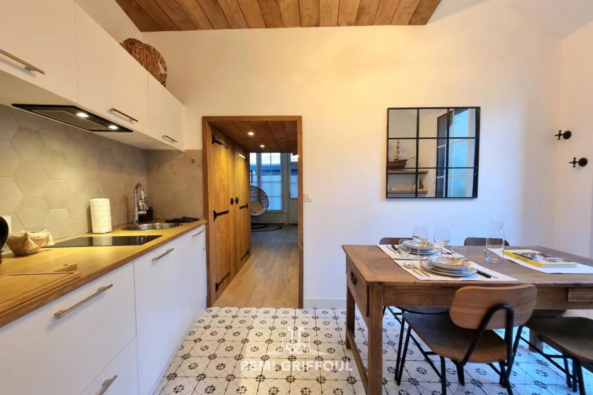 Apartment La De Champlain Terrace Center 2 Guests *